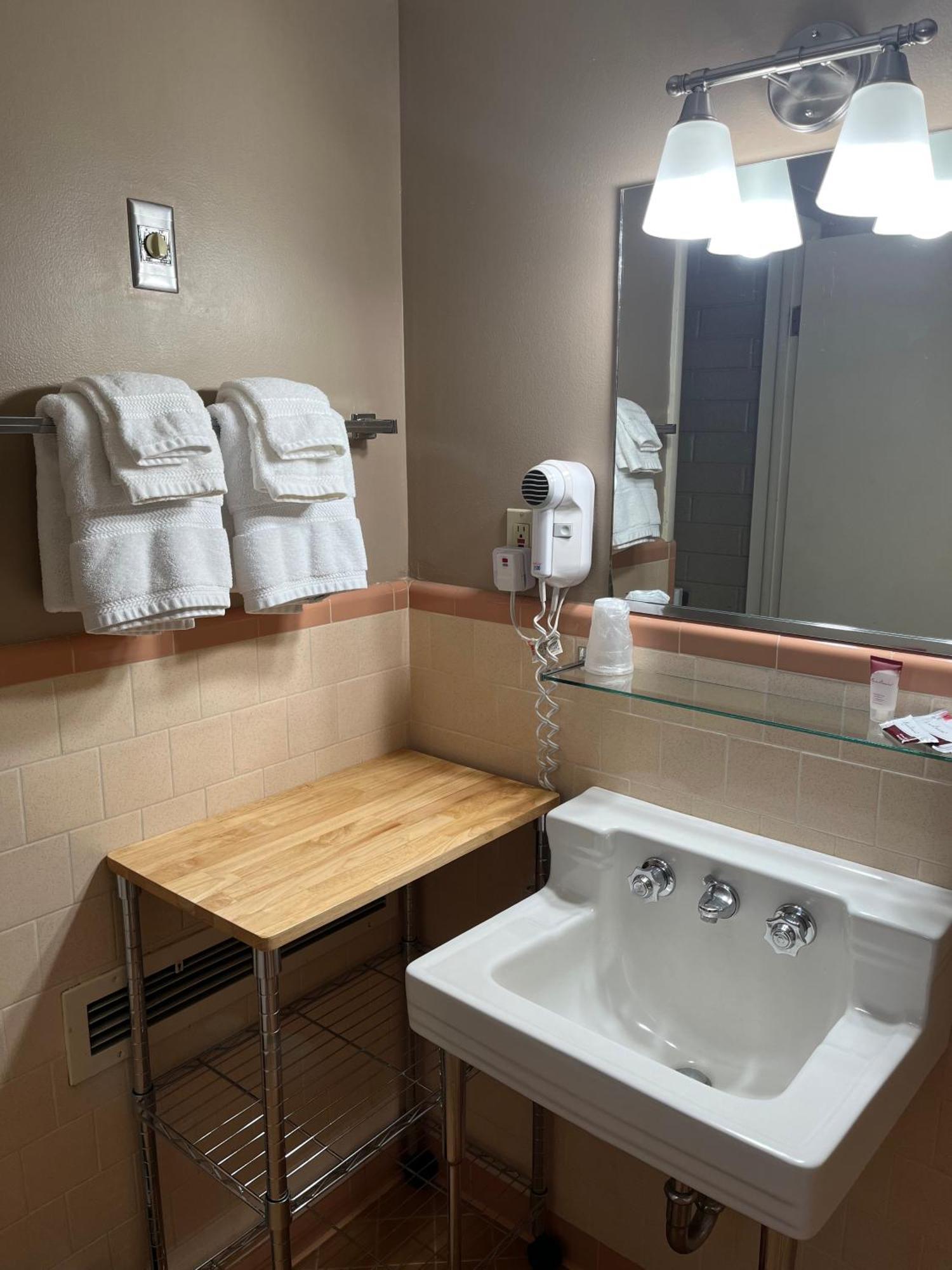 Delano Motel & Rv Park Beaver Extérieur photo